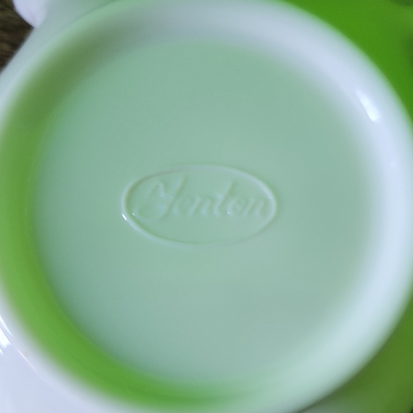 White Ruffled Glass Bowl - Picture 4 of 7